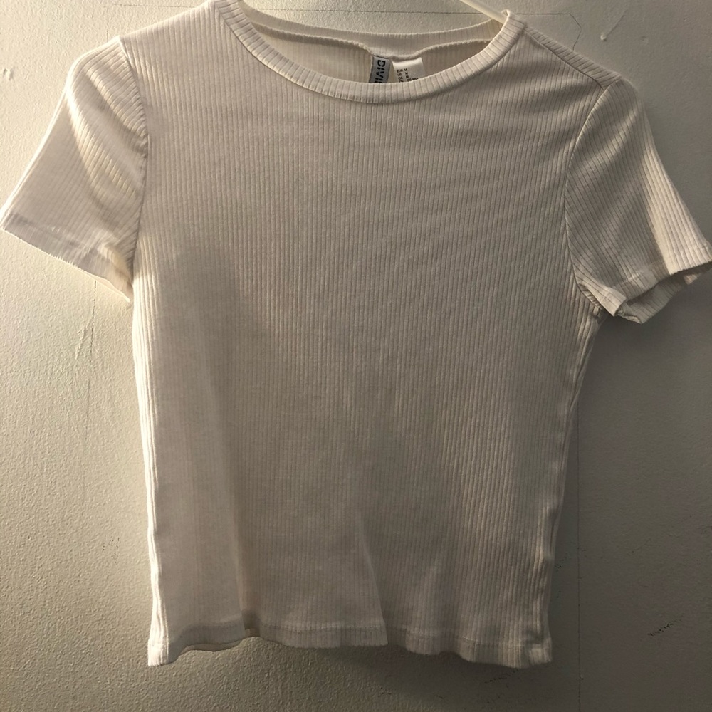 Detailed white tee